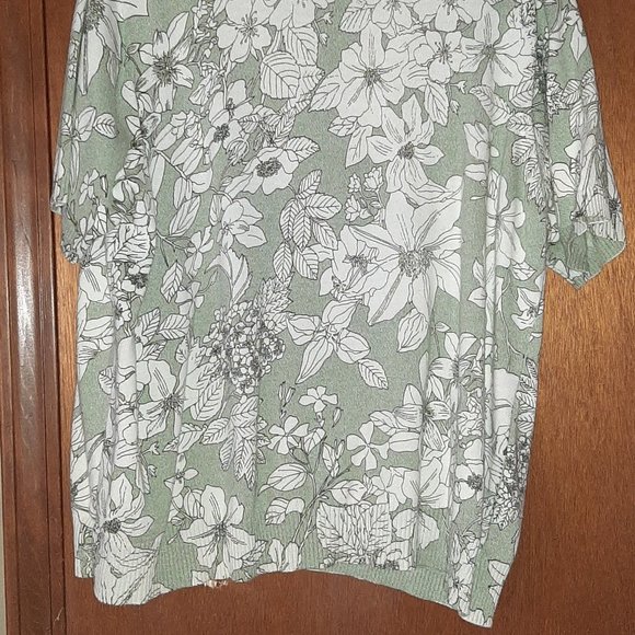 Sage/White Flowered Soft Spring Sweater Size 1X - Picture 2 of 5